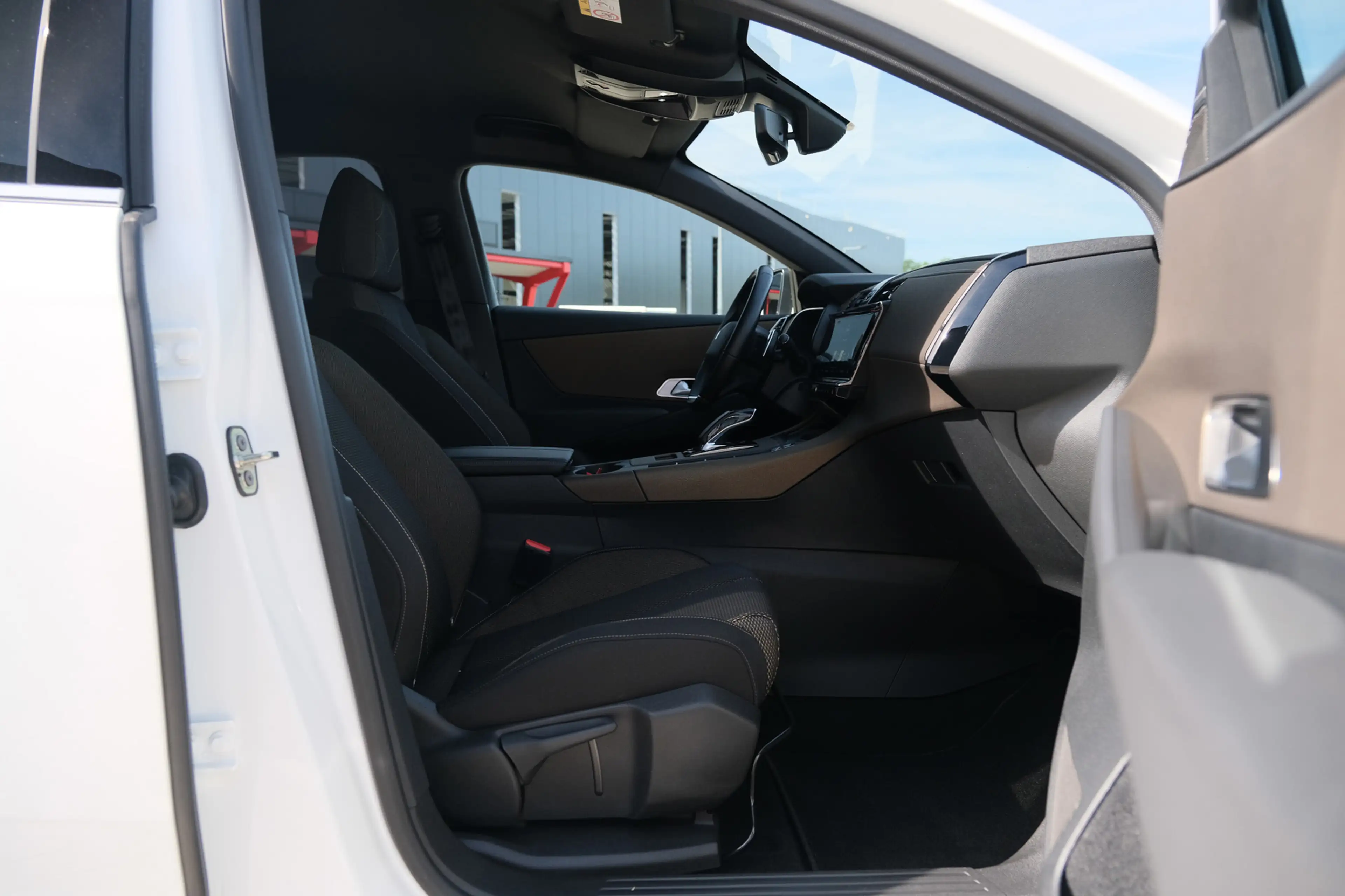 DS Automobiles DS 7 Crossback E-Tense Bastille+ — photo 25