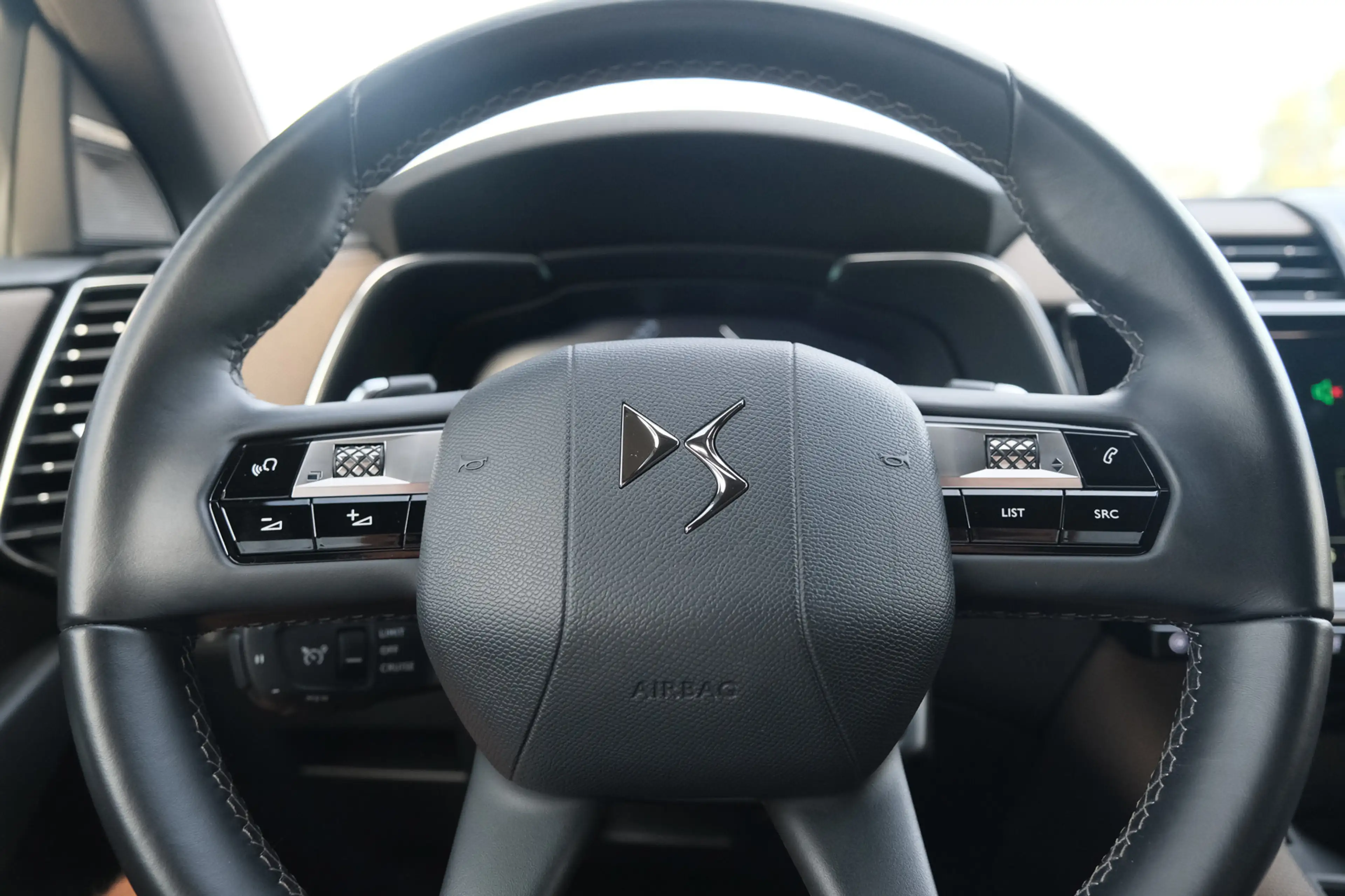 DS Automobiles DS 7 Crossback E-Tense Bastille+ — photo 20