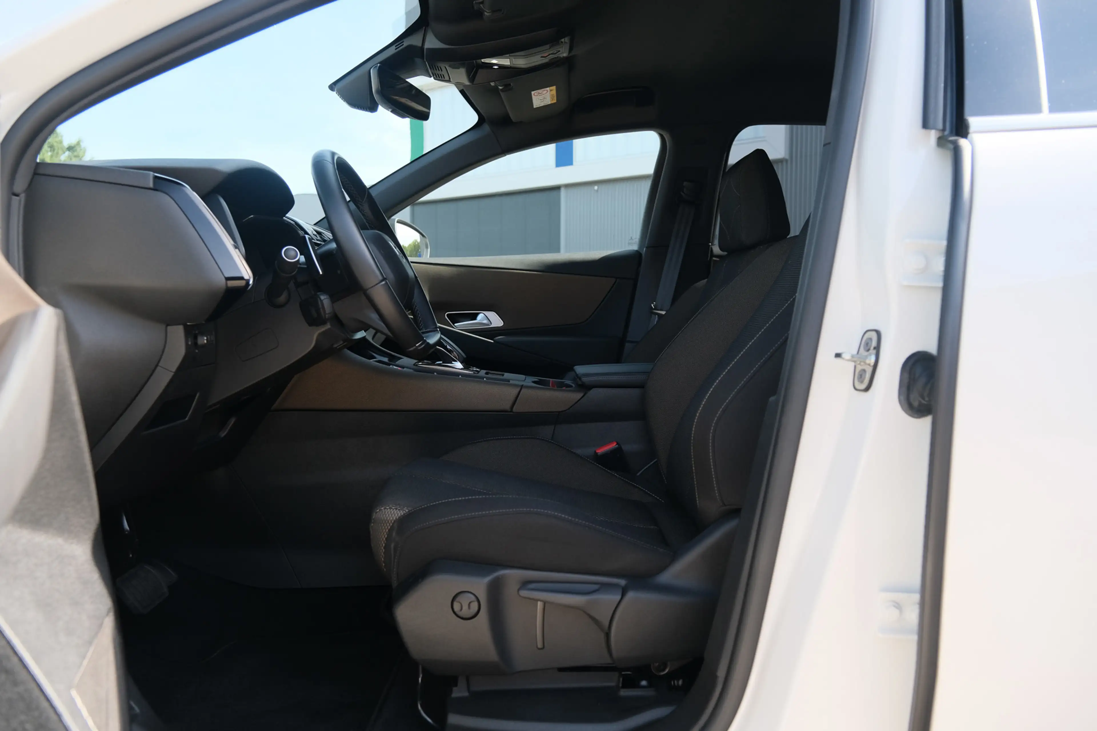 DS Automobiles DS 7 Crossback E-Tense Bastille+ — photo 23
