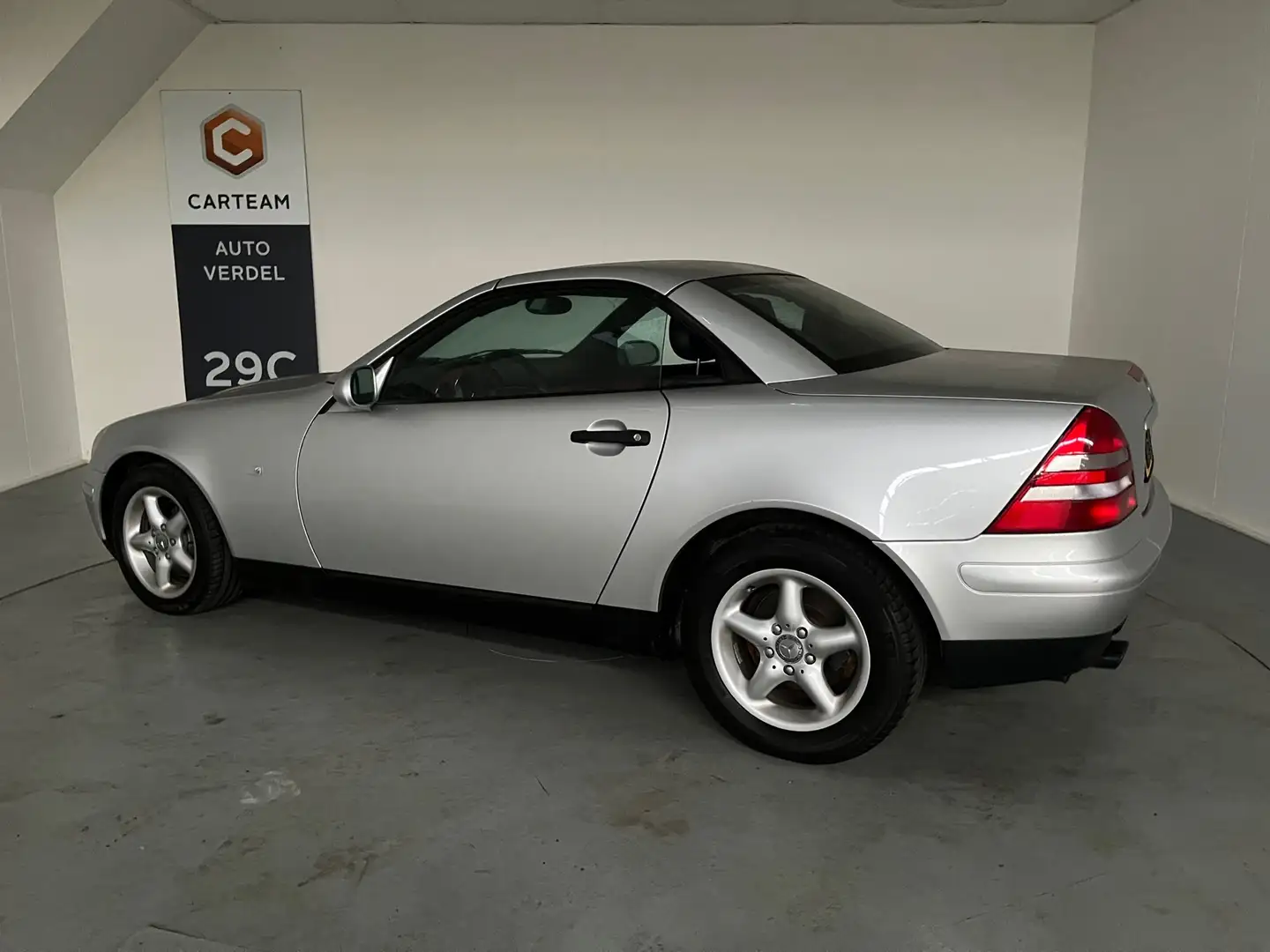 Mercedes-Benz SLK 200 Zeer netjes, dak werkt niet !!! Voor de doe het ze Grijs - 2