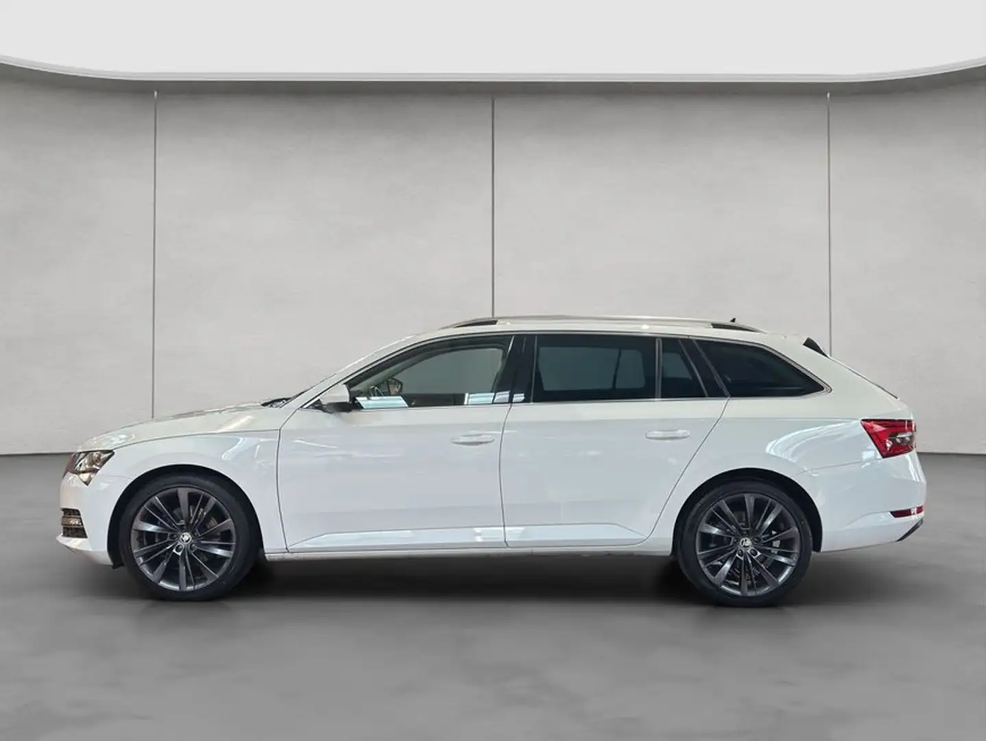 Skoda Superb Combi 2.0 TDI DSG Style AHK Pano Weiß - 2