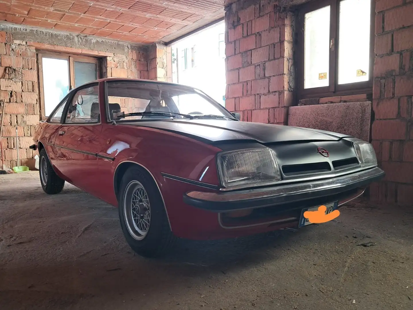 Opel Manta Roşu - 1
