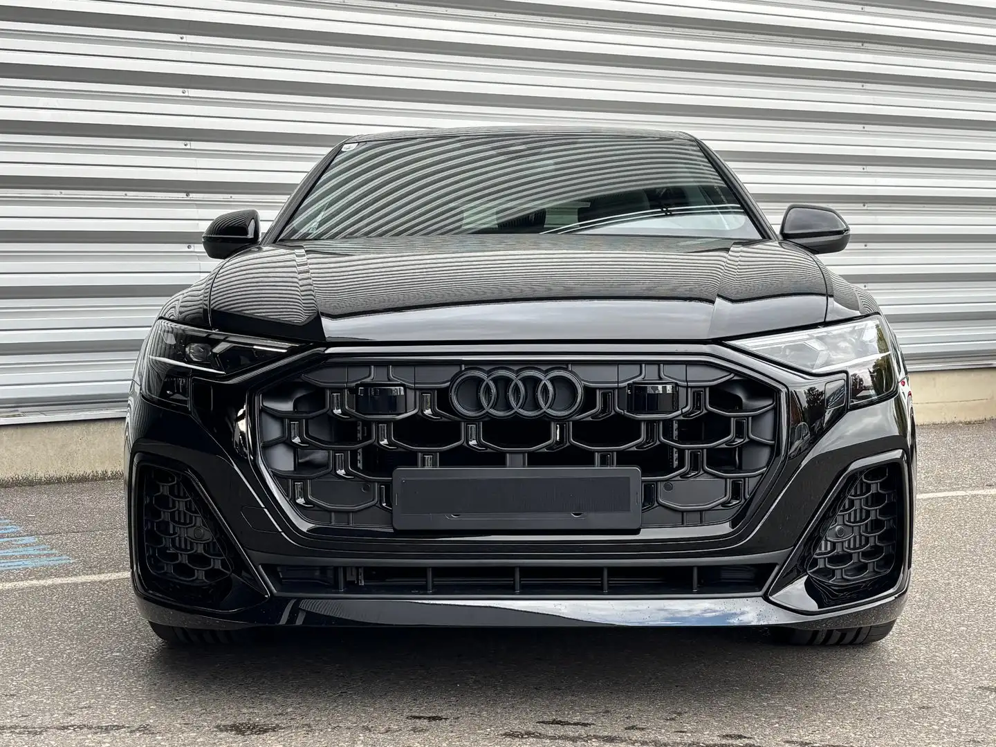 Audi Q8 TFSI e quattro 290 kW Schwarz - 2