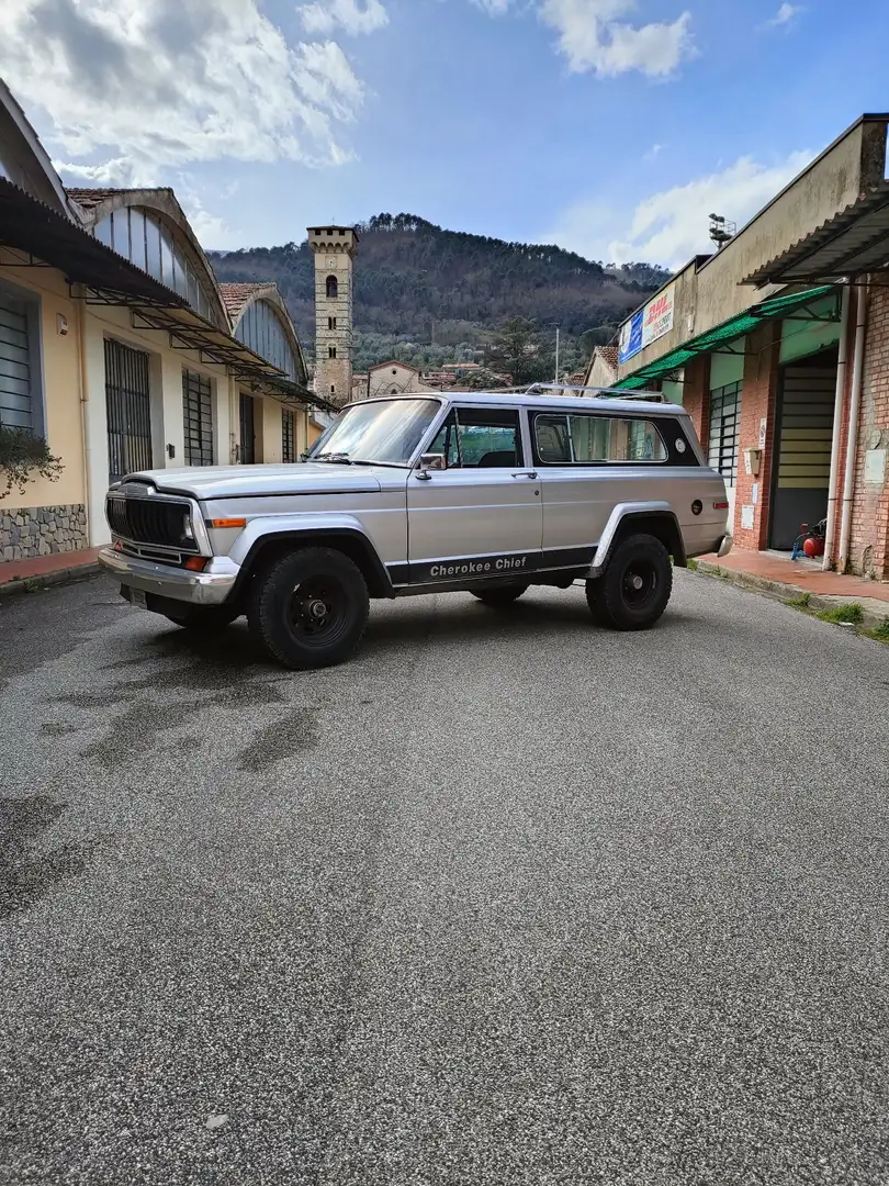 Jeep Cherokee Chief - 1