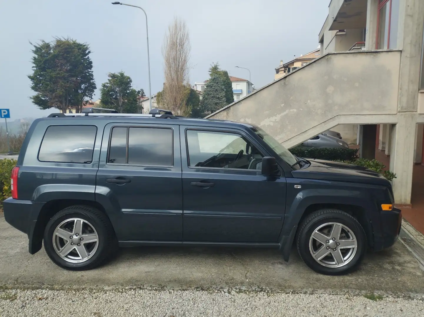 Jeep Patriot 2.0 td Limited 4wd dpf Bleu - 2