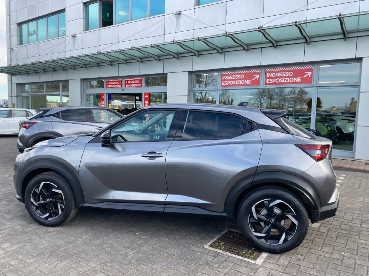 Nissan Juke 1.0 DIG-T 114 CV Acenta Grau - 2