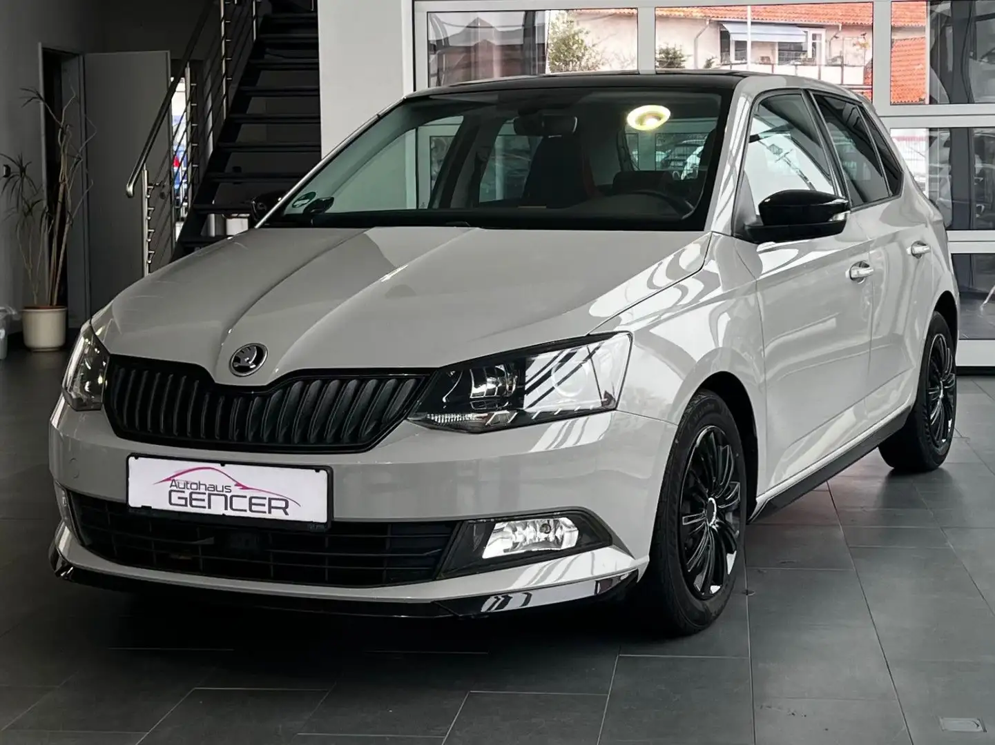 Skoda Fabia Monte Carlo 1.2 TSI "Pano/Klima/Navi/Temp" Gris - 1