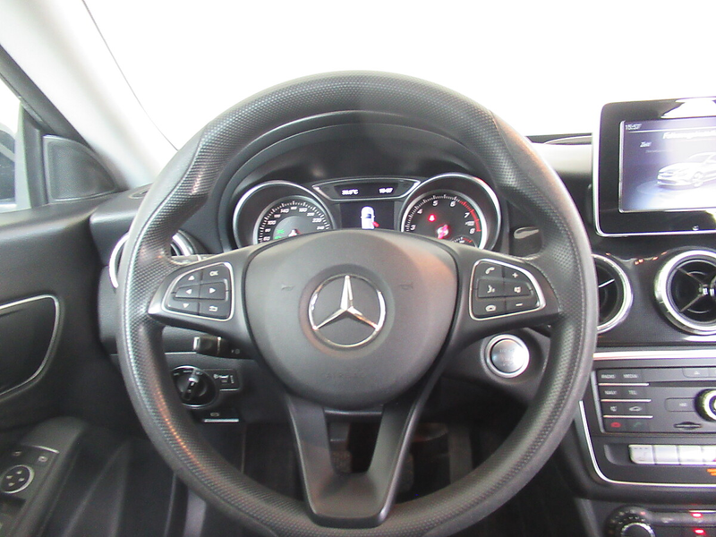 Mercedes-Benz CLA 180 d Shooting Brake *Teilledersitze *Navigationssy... — photo 12