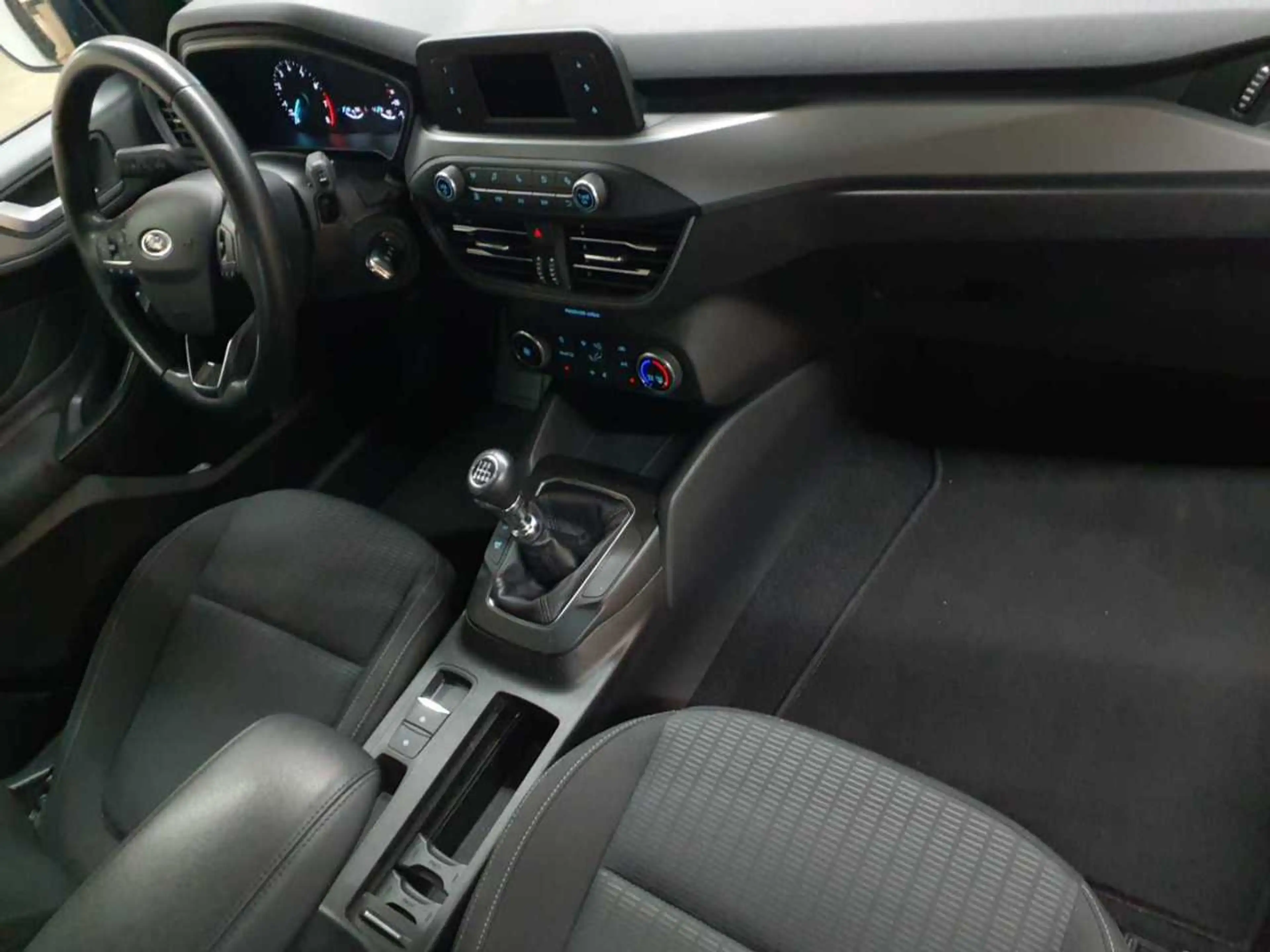 Ford Focus Focus 1.0 EcoBoost Start-Stopp-System TREND — photo 9