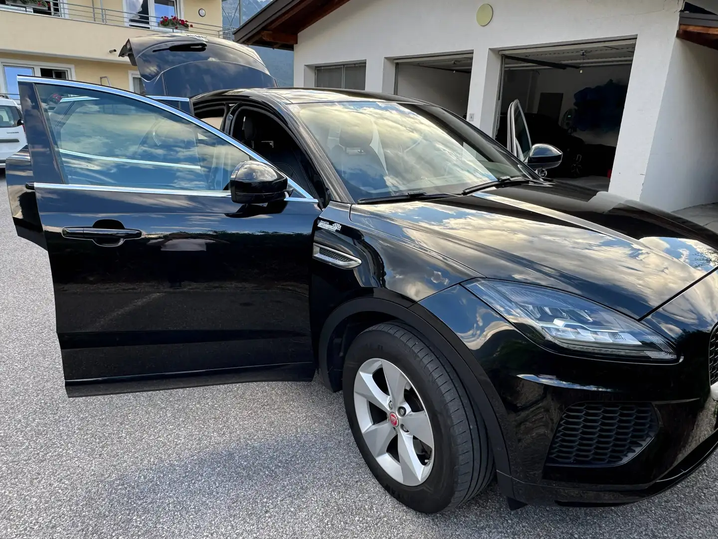 Jaguar E-Pace E-Pace 2.0DI4 D150 R-Dynamic HSE AWD Aut. R-Dynamic HSE Schwarz - 2