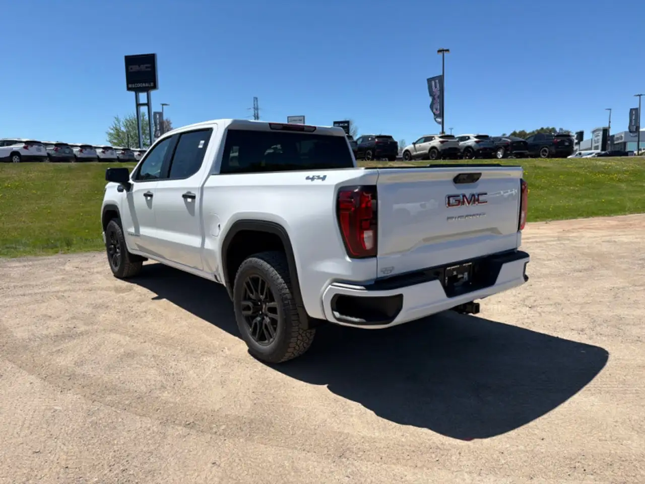 GMC Sierra 1500 снимка GMC Sierra 1500