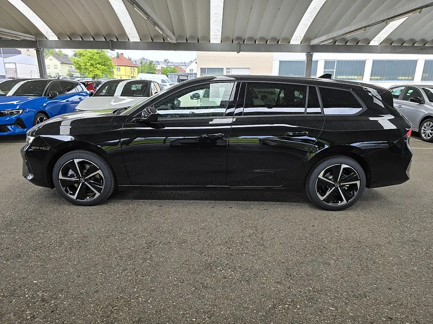 Opel Astra ST 1,2 Turbo GS Schwarz - 2