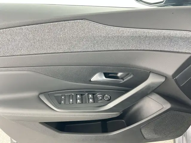 Peugeot 408 view 11