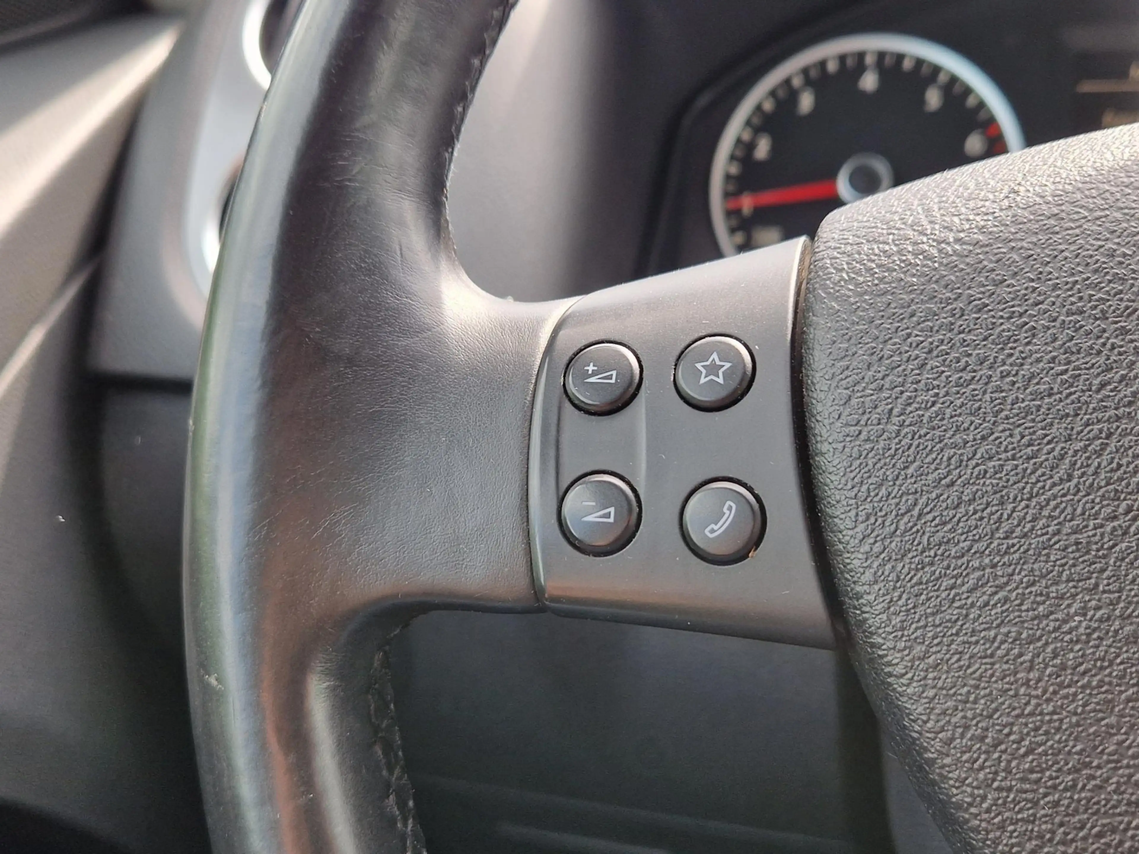 Volkswagen Tiguan 2.0 TSI Sport&Style 4Motion 2200 TREKGEWICHT! — photo 11
