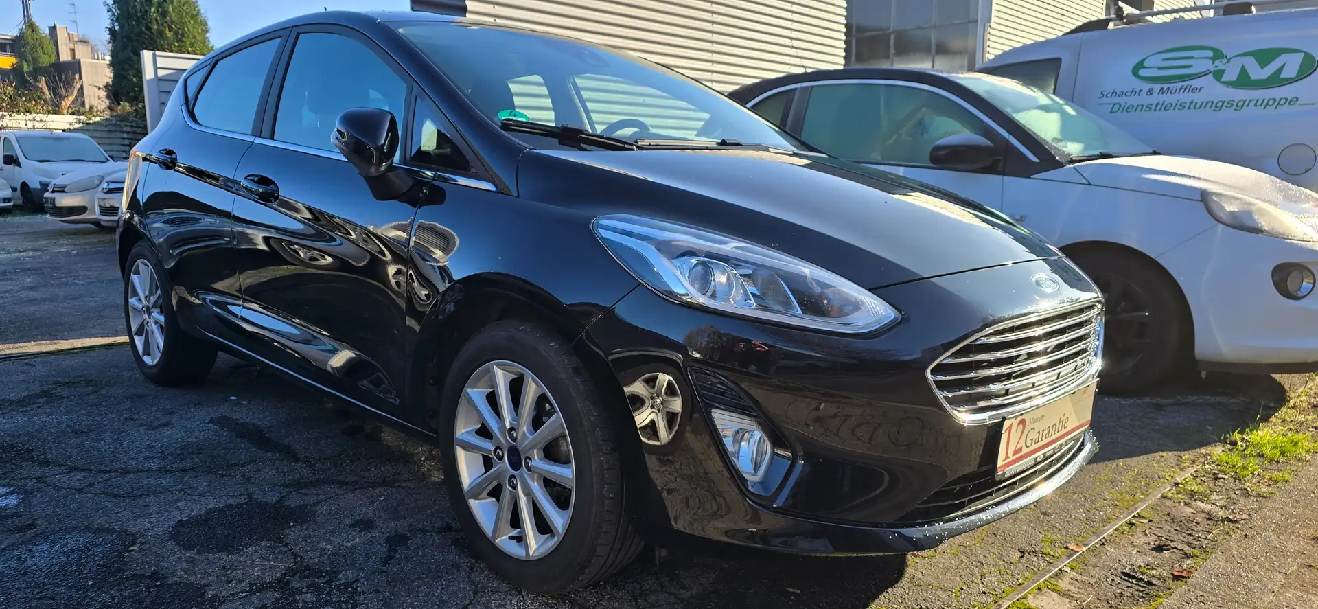 Ford Fiesta Titanium / 2 fach bereift Tüv u Inspektion neu Schwarz - 1