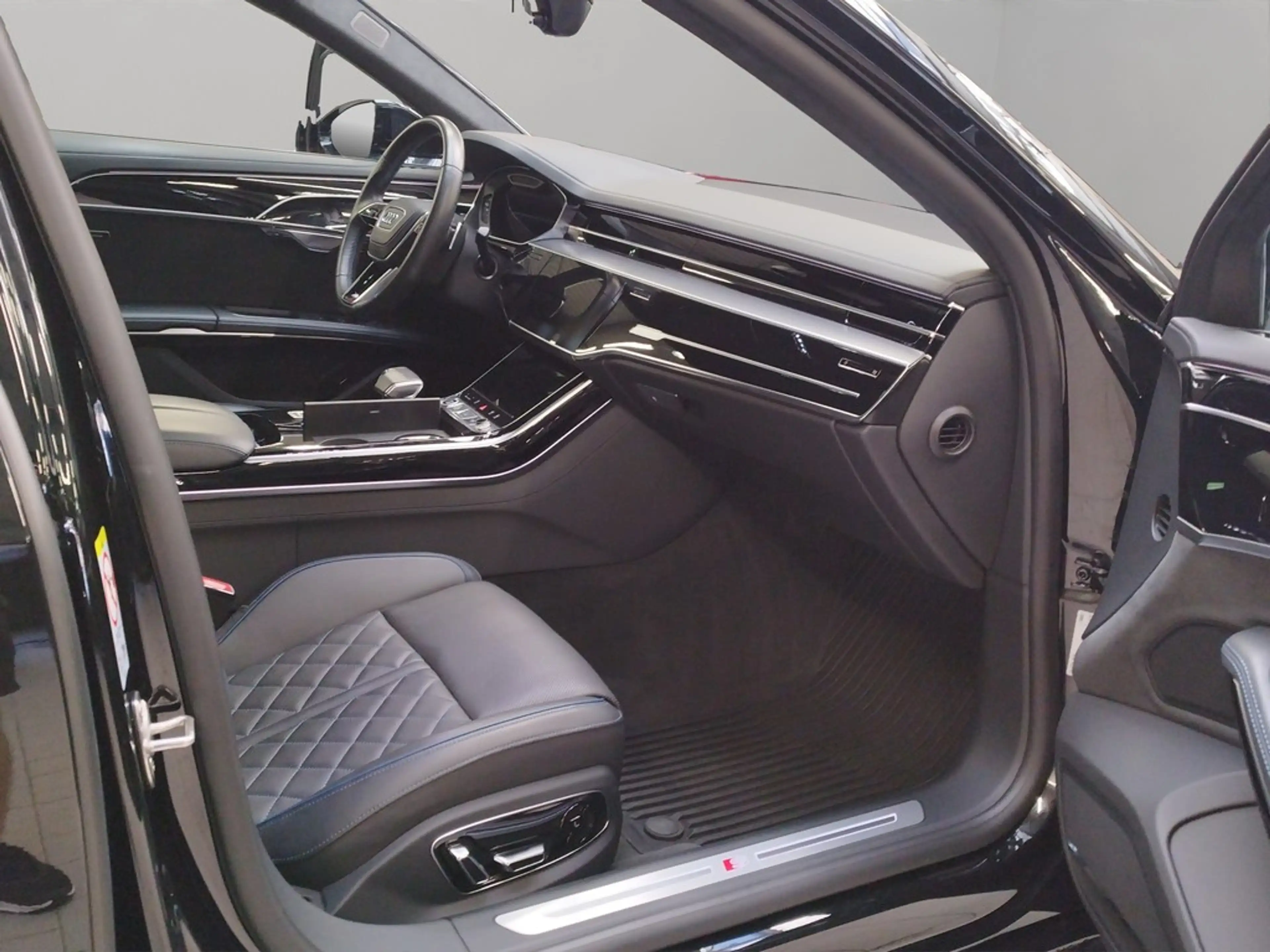 Audi A8 60 TFSIe qu. S line Matrix B&O 360° ACC Pano — photo 9