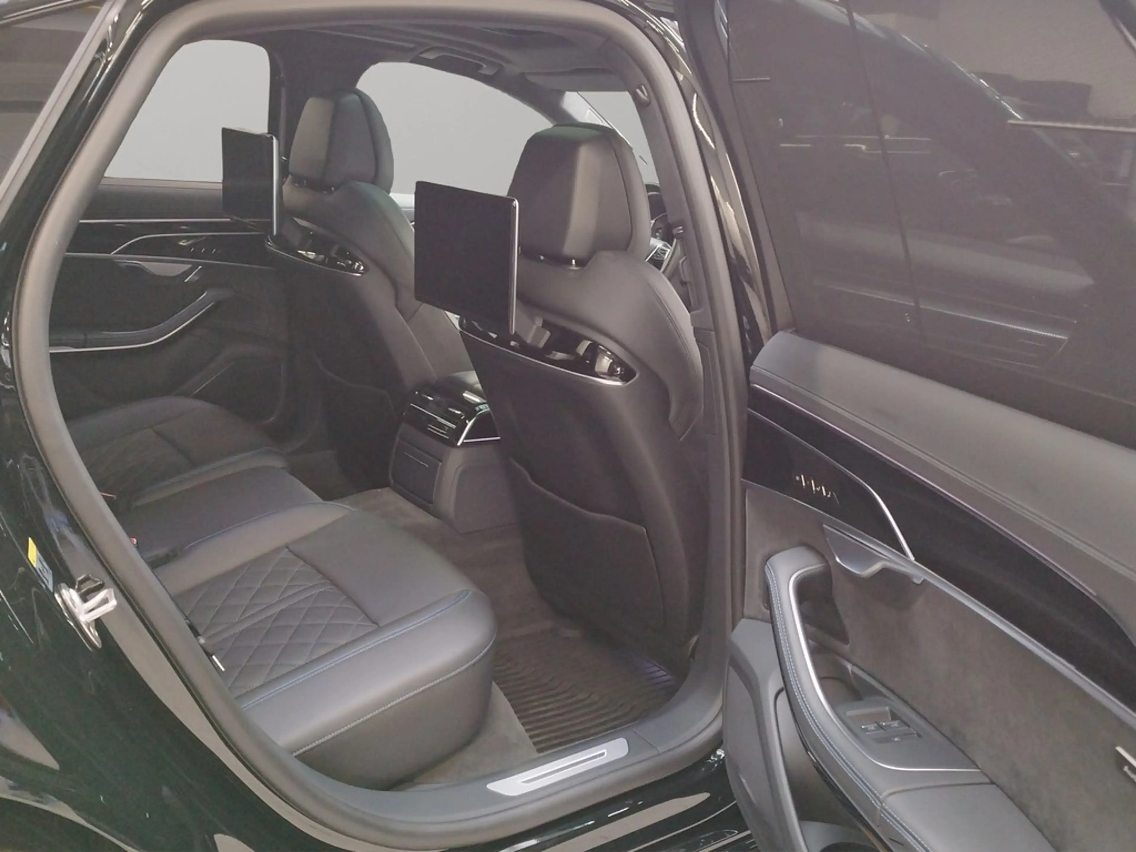 Audi A8 60 TFSIe qu. S line Matrix B&O 360° ACC Pano — photo 10