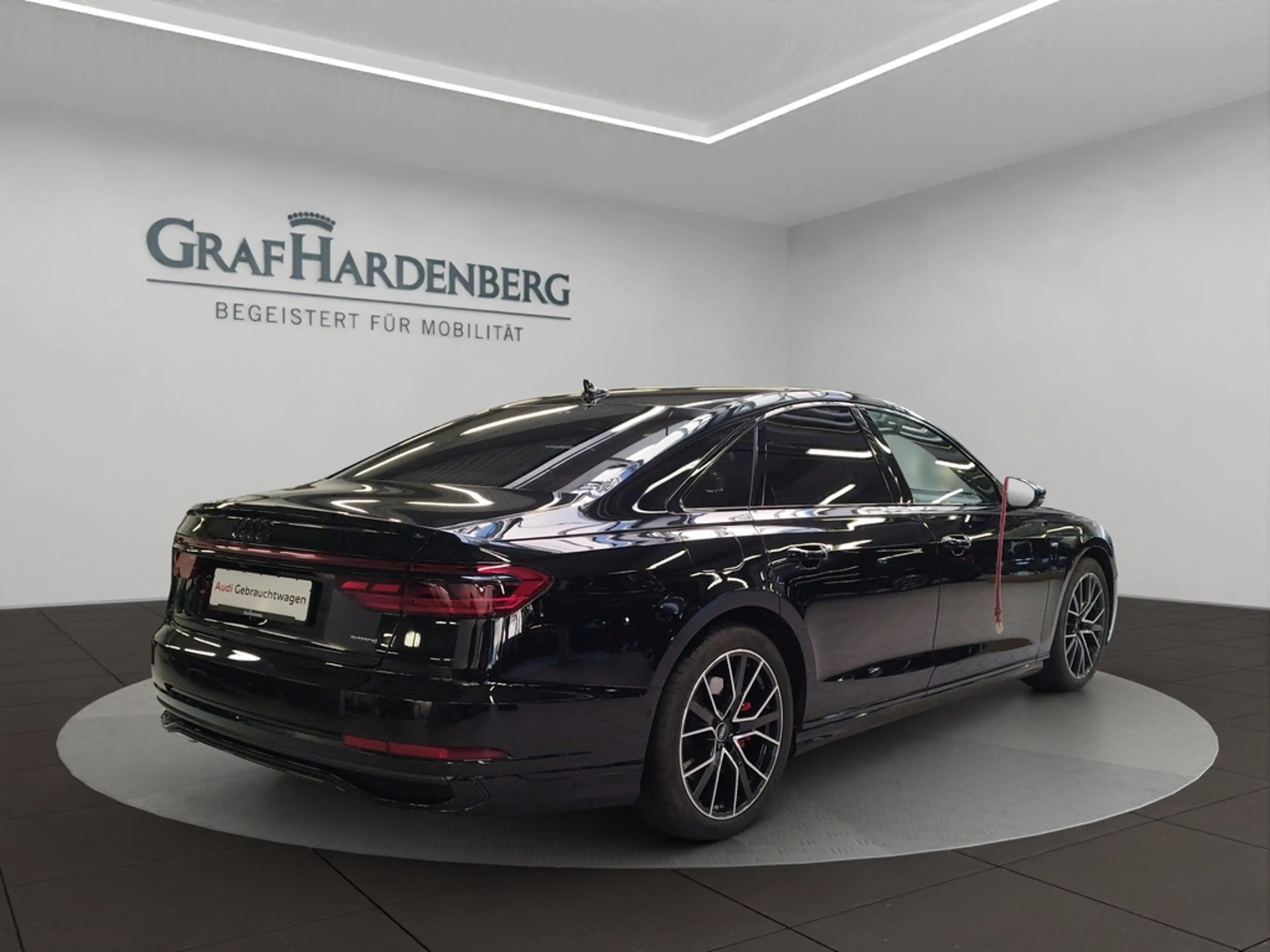 Audi A8 60 TFSIe qu. S line Matrix B&O 360° ACC Pano — photo 2
