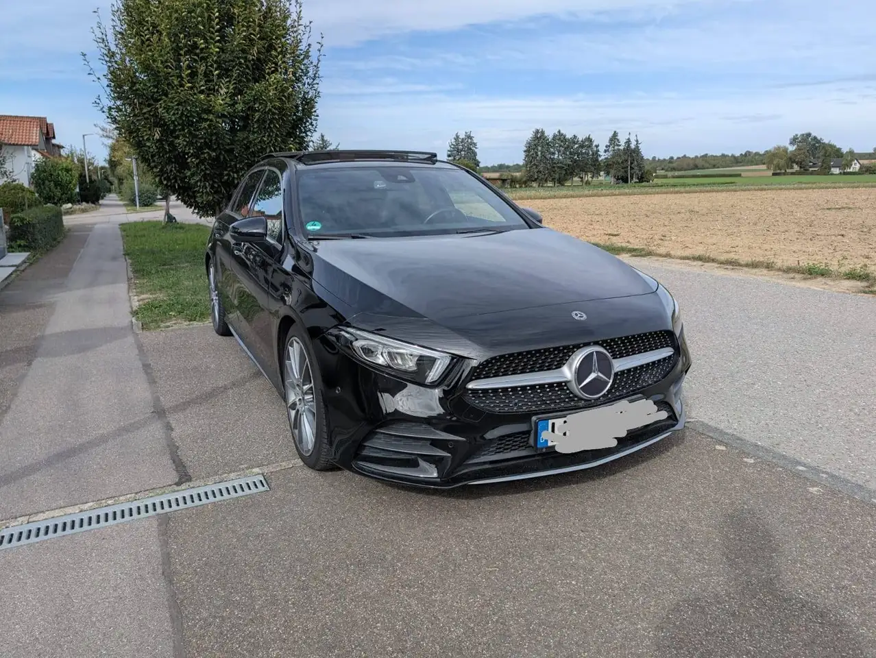 Mercedes-Benz A 220 A 220 d 8G-DCT AMG Line — photo 1 of 12