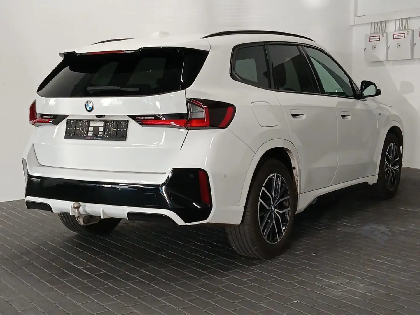BMW X1 23d xDrive M Sport AHK/MASSAGE/MMRY/PANO/HUD Weiß - 2