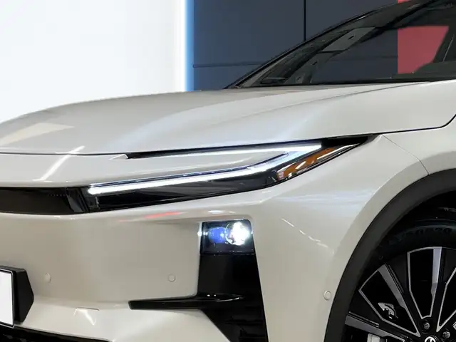 Toyota C-HR C-HR+  BEV 2  4x4 Lounge ECV Ansicht 3