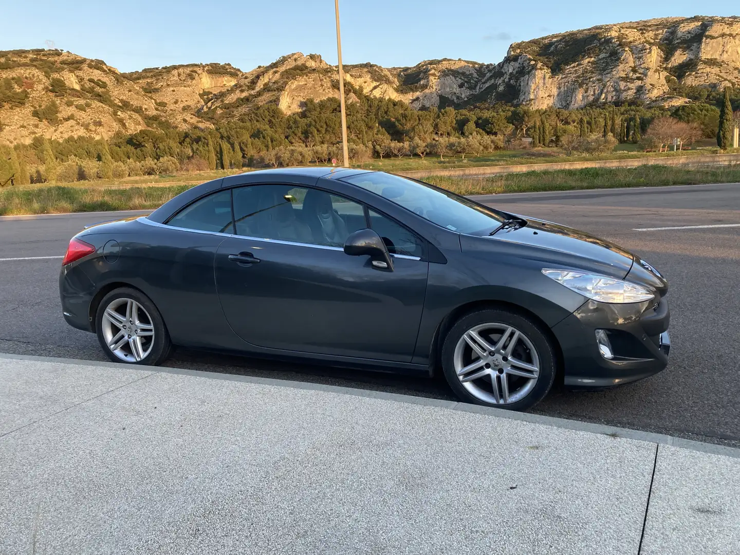 Peugeot 308 CC 2.0 HDi 16V 140ch FAP Féline - 2