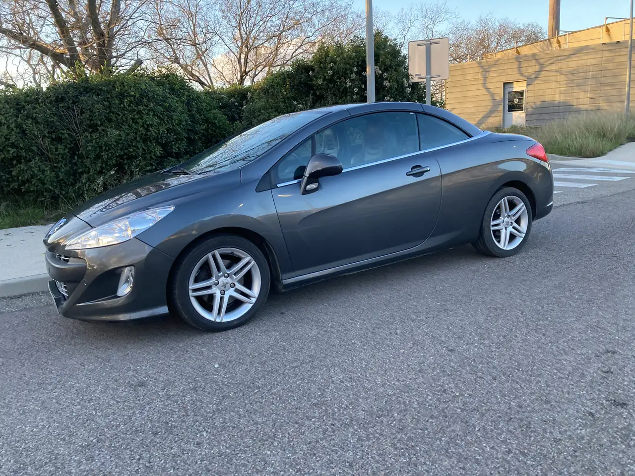 Peugeot 308 CC 2.0 HDi 16V 140ch FAP FÃ©line