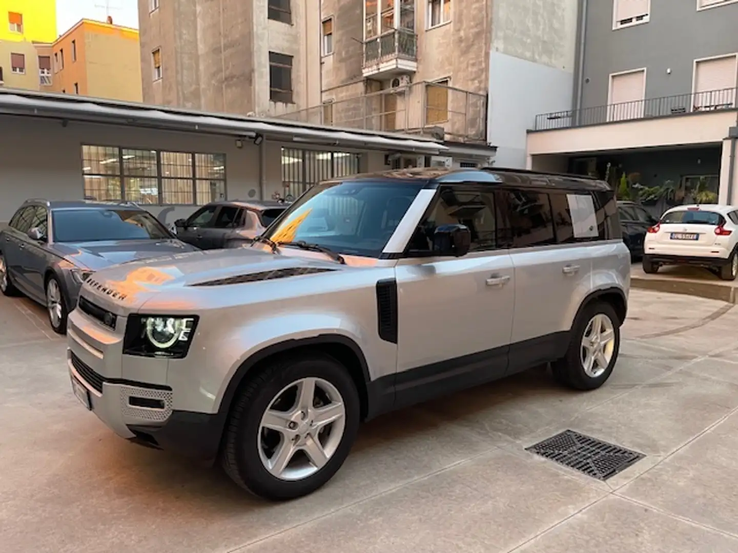 Land Rover Defender Defender 110 3.0d i6 SE awd 250cv Argento - 2