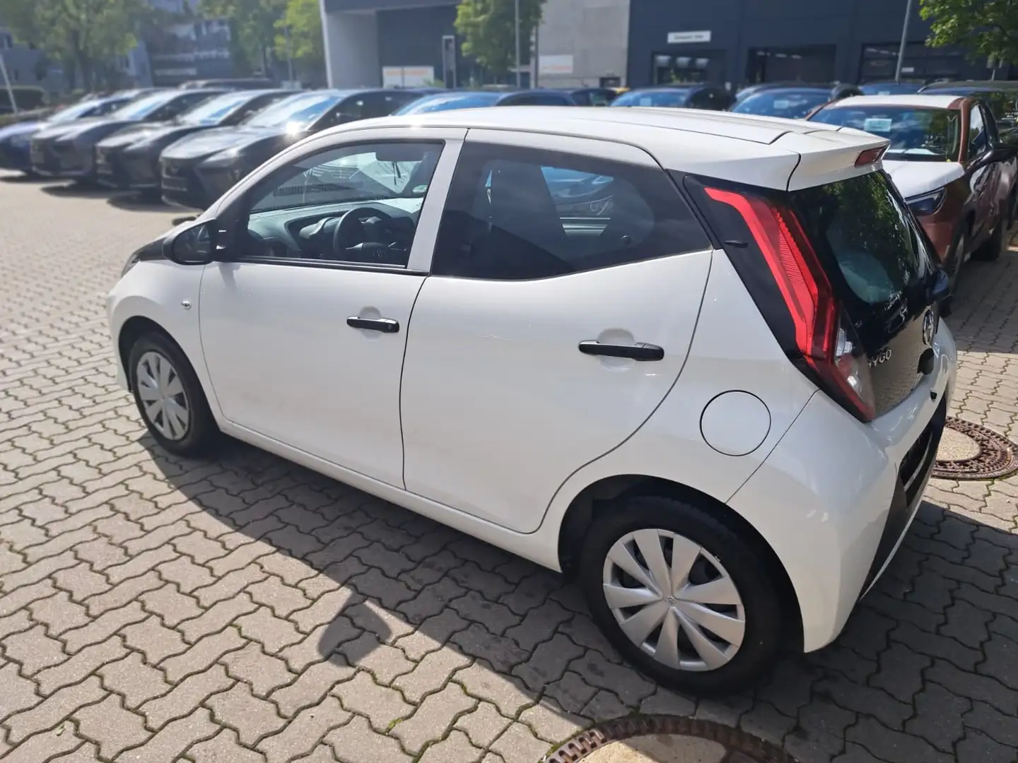 Toyota Aygo 1.0 x Matrix Facelift Blanc - 2