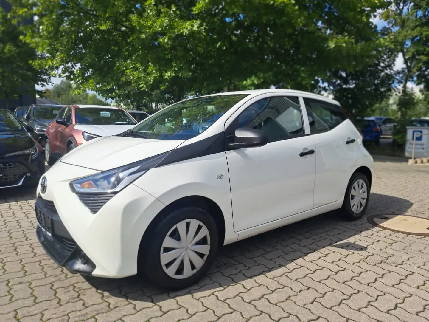 Toyota Aygo 1.0 x Matrix Facelift Blanc - 1