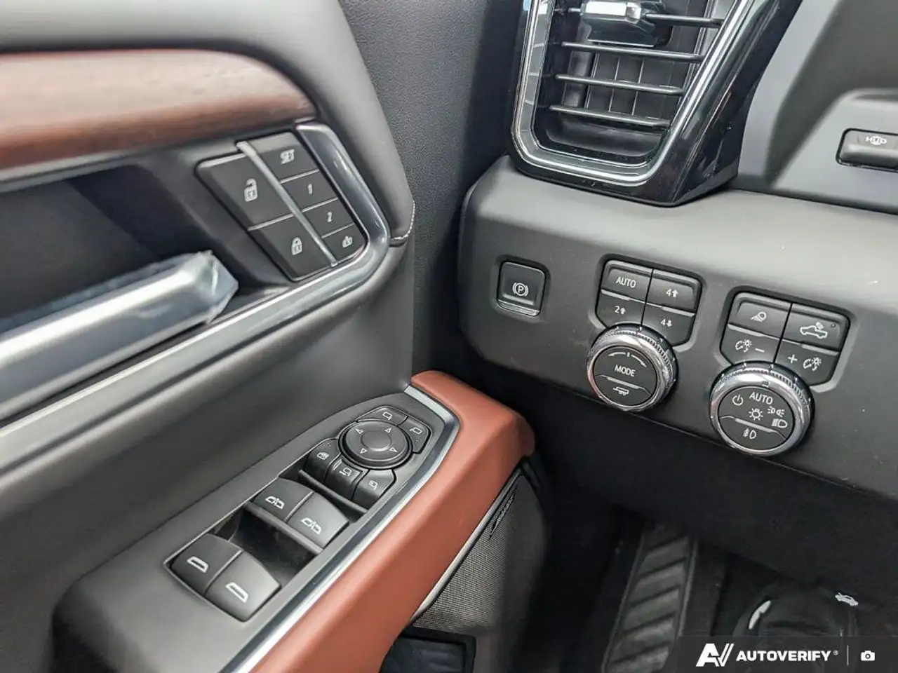 GMC Sierra 3500HD photo GMC Sierra 3500HD