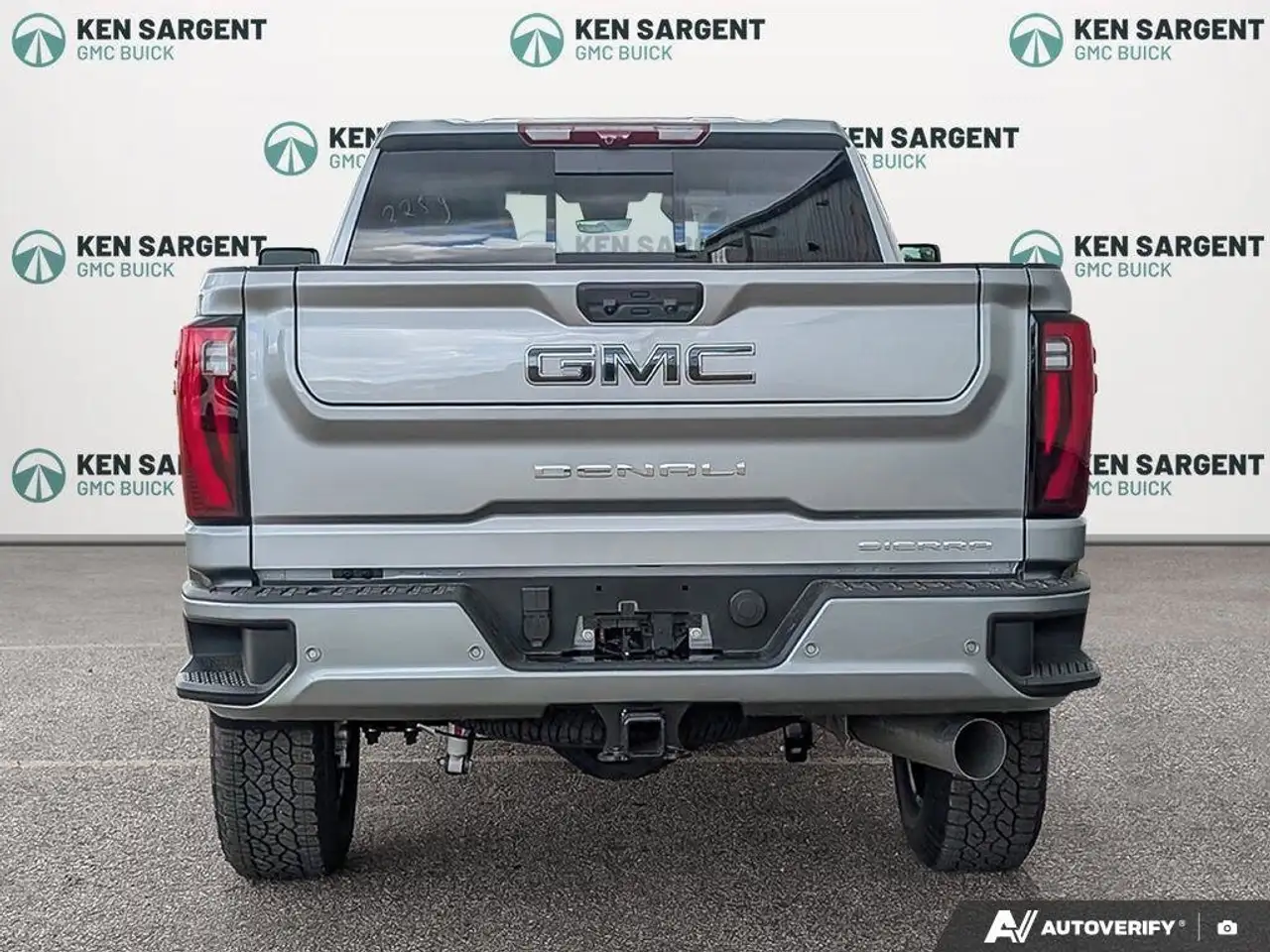 GMC Sierra 3500HD photo GMC Sierra 3500HD