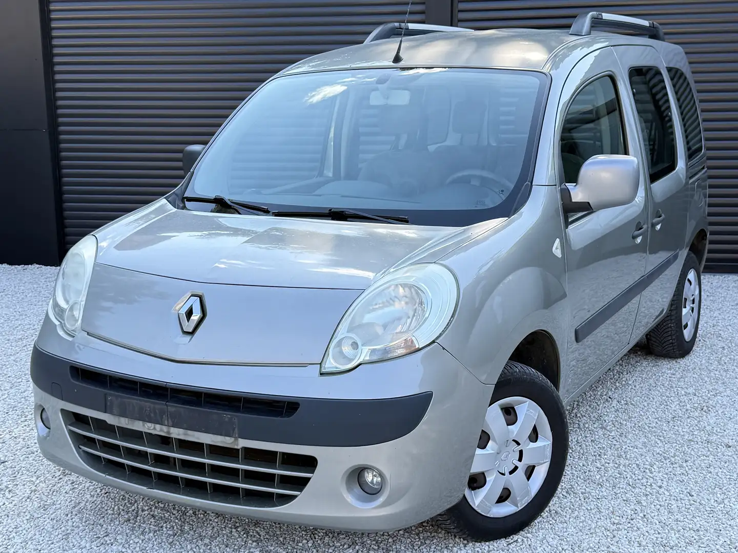 Renault Kangoo 1.6i • 5 PLACES • TRES PROPRE • DEPOT VENTE - 1