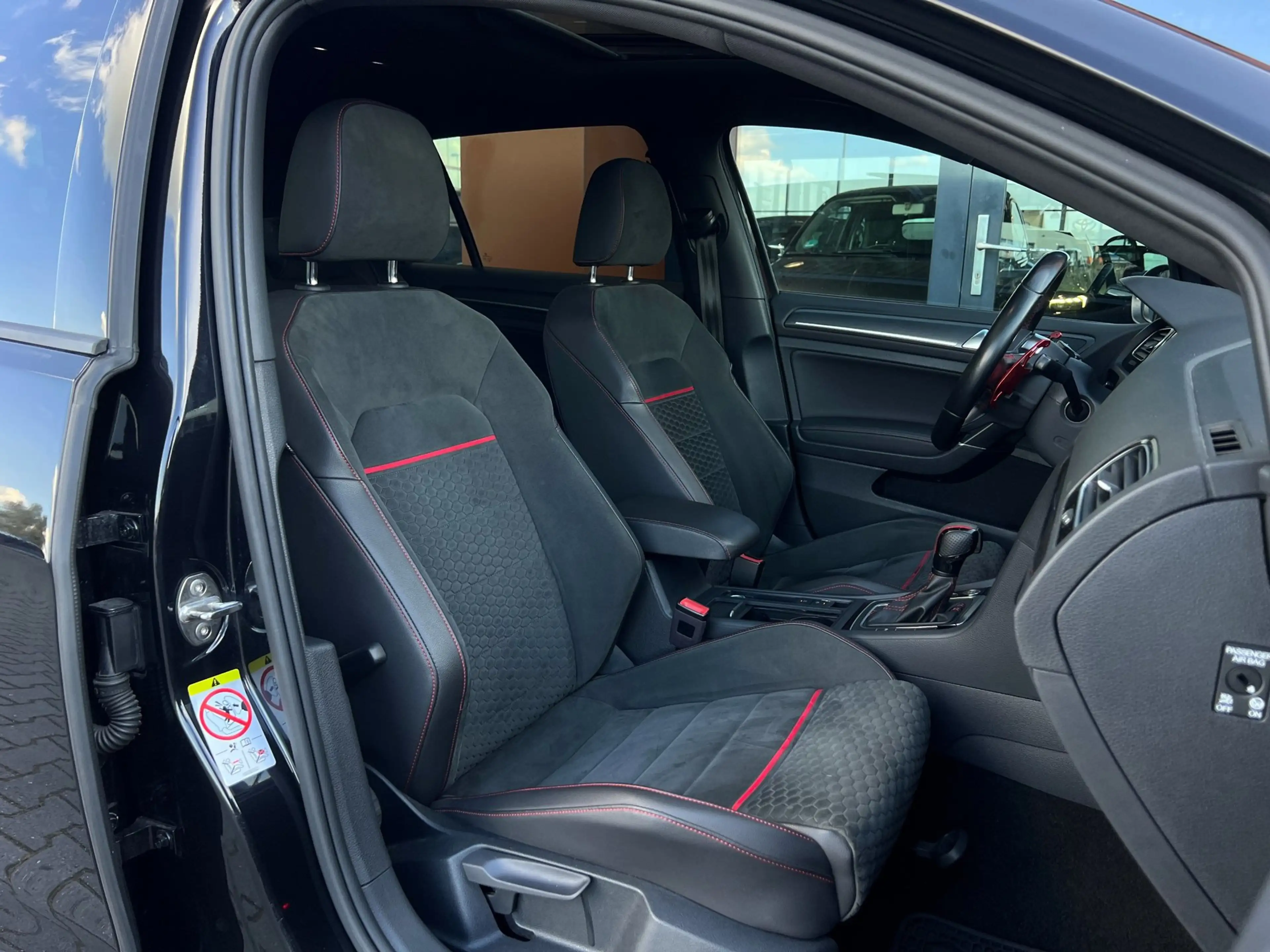 Volkswagen Golf GTI 2.0TSI Performance|Pano|LED|Alcantara — photo 9