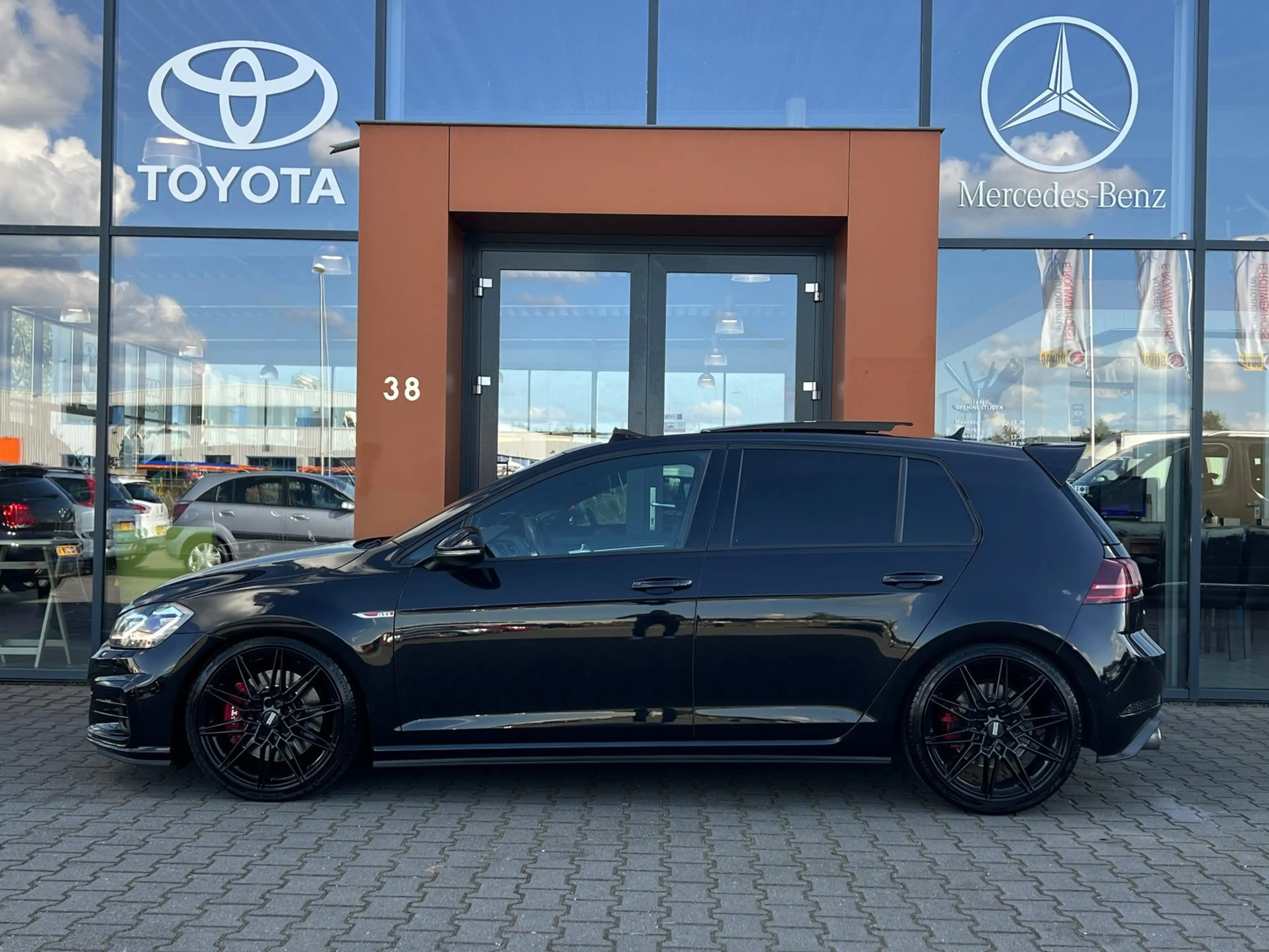 Volkswagen Golf GTI 2.0TSI Performance|Pano|LED|Alcantara — photo 2