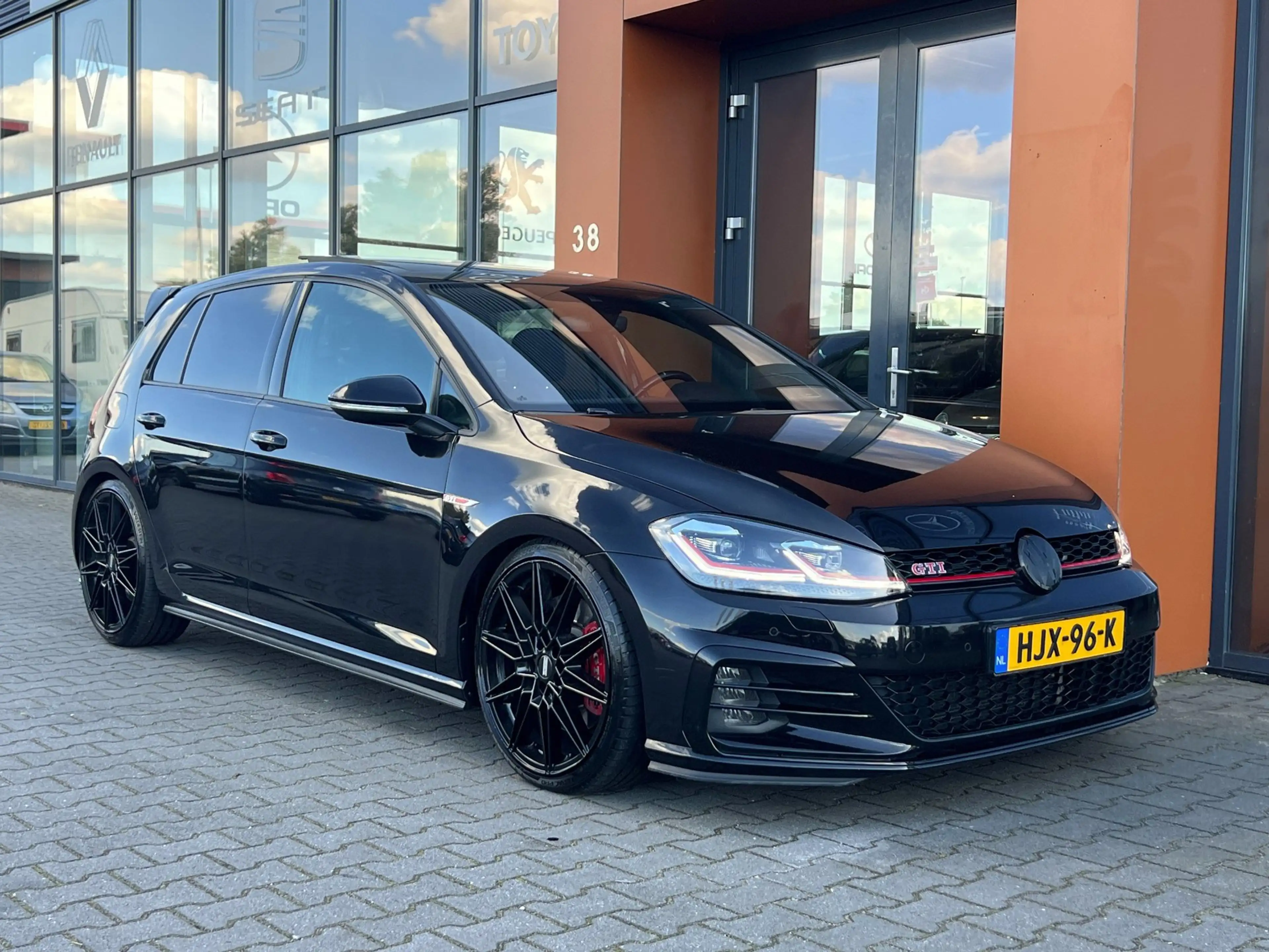 Volkswagen Golf GTI 2.0TSI Performance|Pano|LED|Alcantara — photo 7