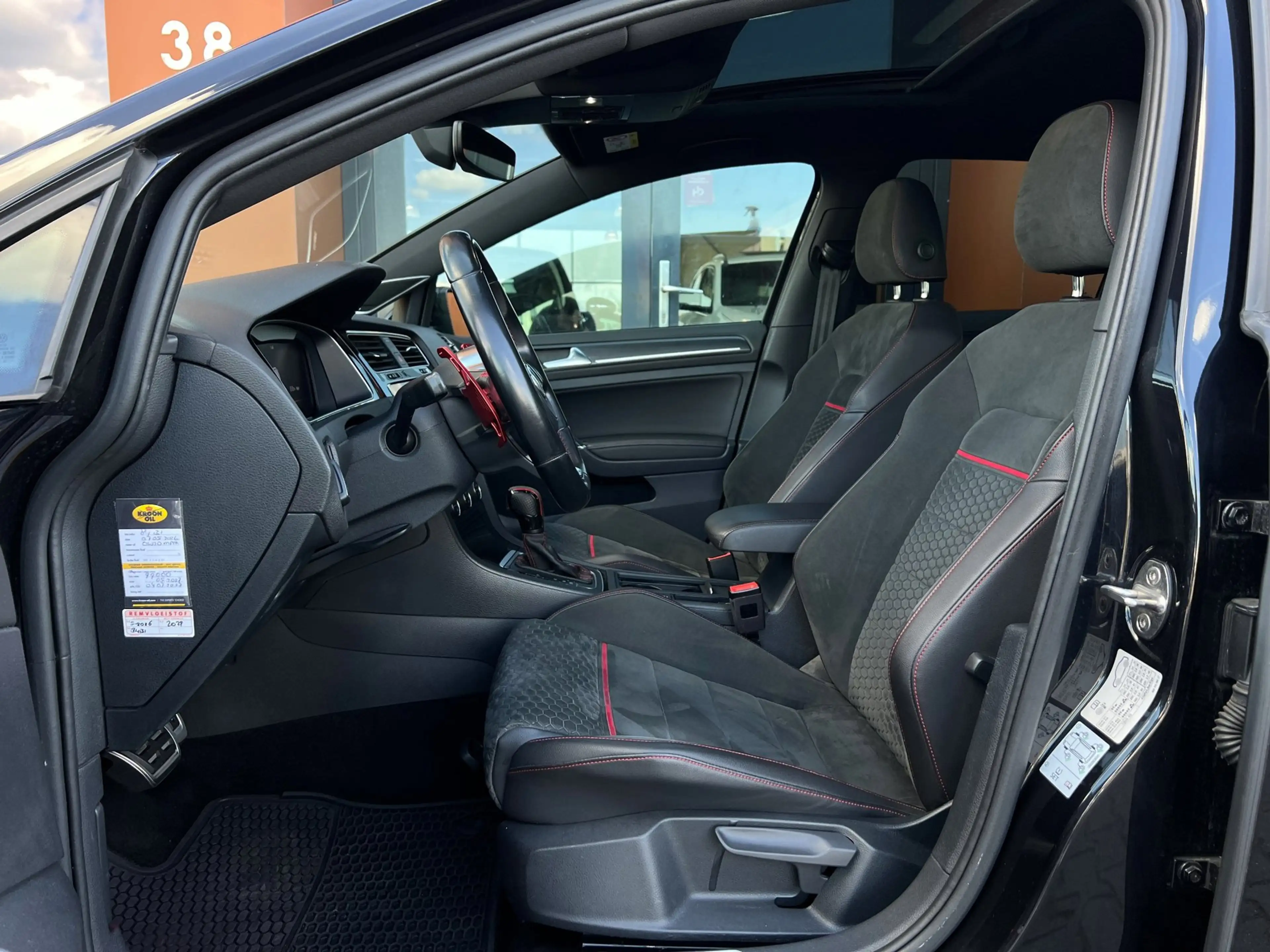 Volkswagen Golf GTI 2.0TSI Performance|Pano|LED|Alcantara — photo 4