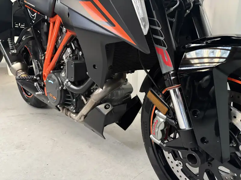KTM 1290 Super Duke GT - foto 3