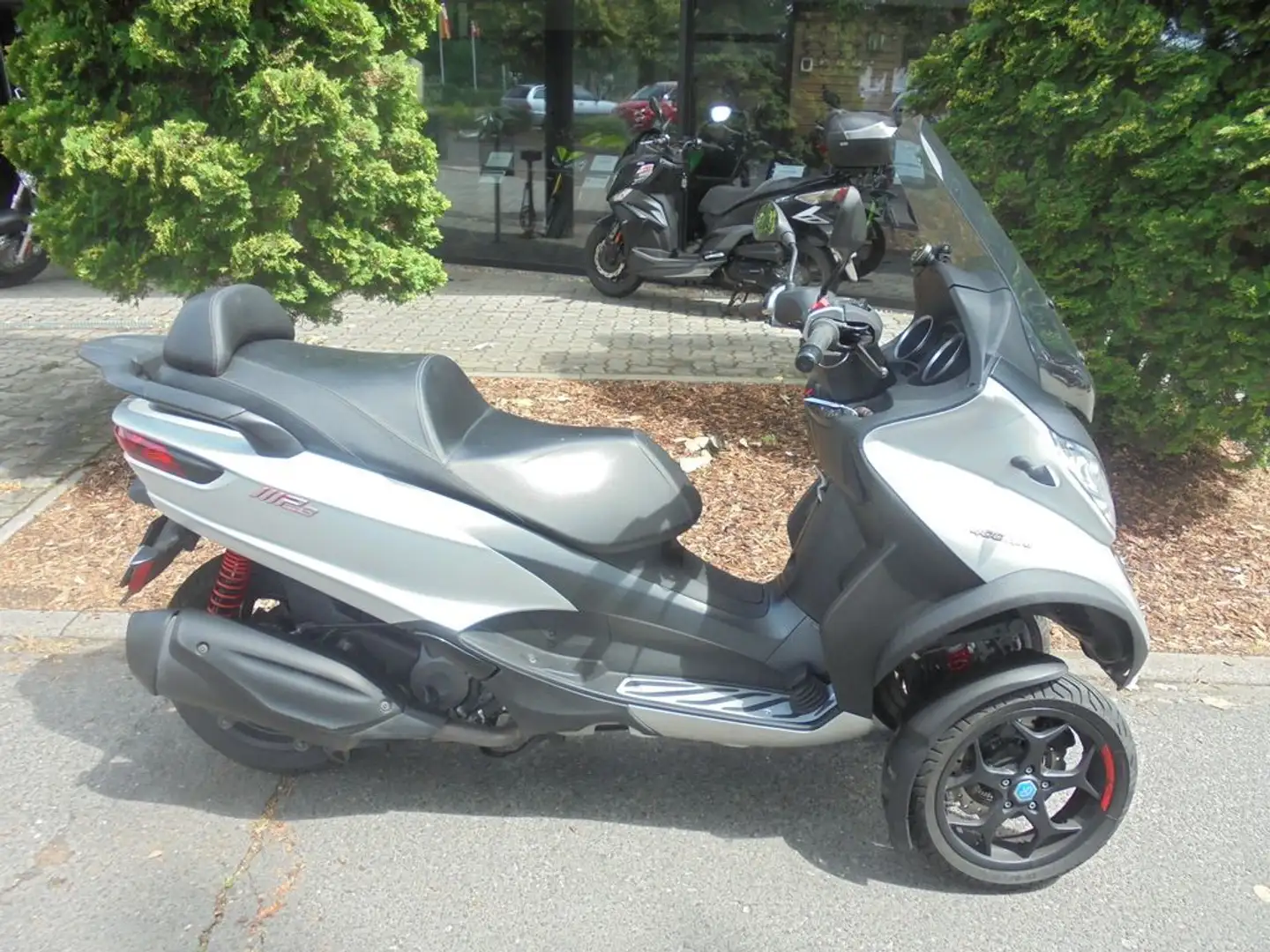 Piaggio MP3 400 hpe  PKW Fahrerlaubnis Grau - 2