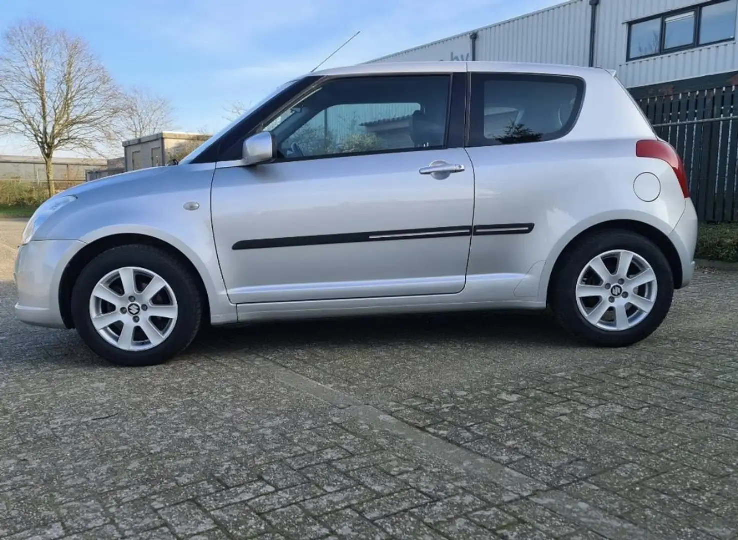 Suzuki Swift 1.3 GLS Gris - 2