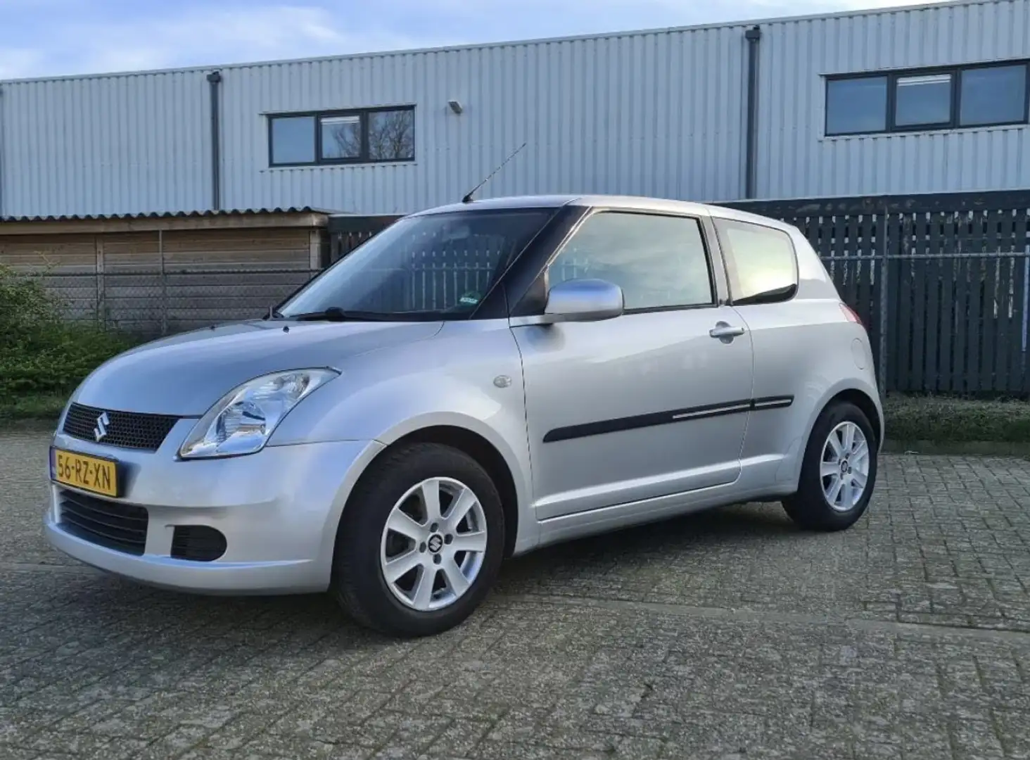 Suzuki Swift 1.3 GLS Gris - 1