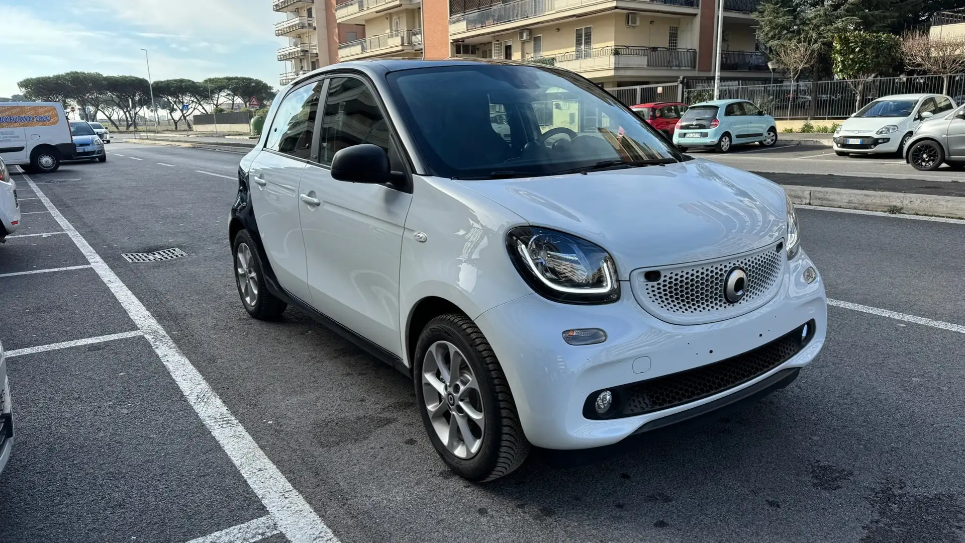 smart forFour 90 0.9 Turbo twinamic PassionLED NAVI PANORAMA PDC White - 2