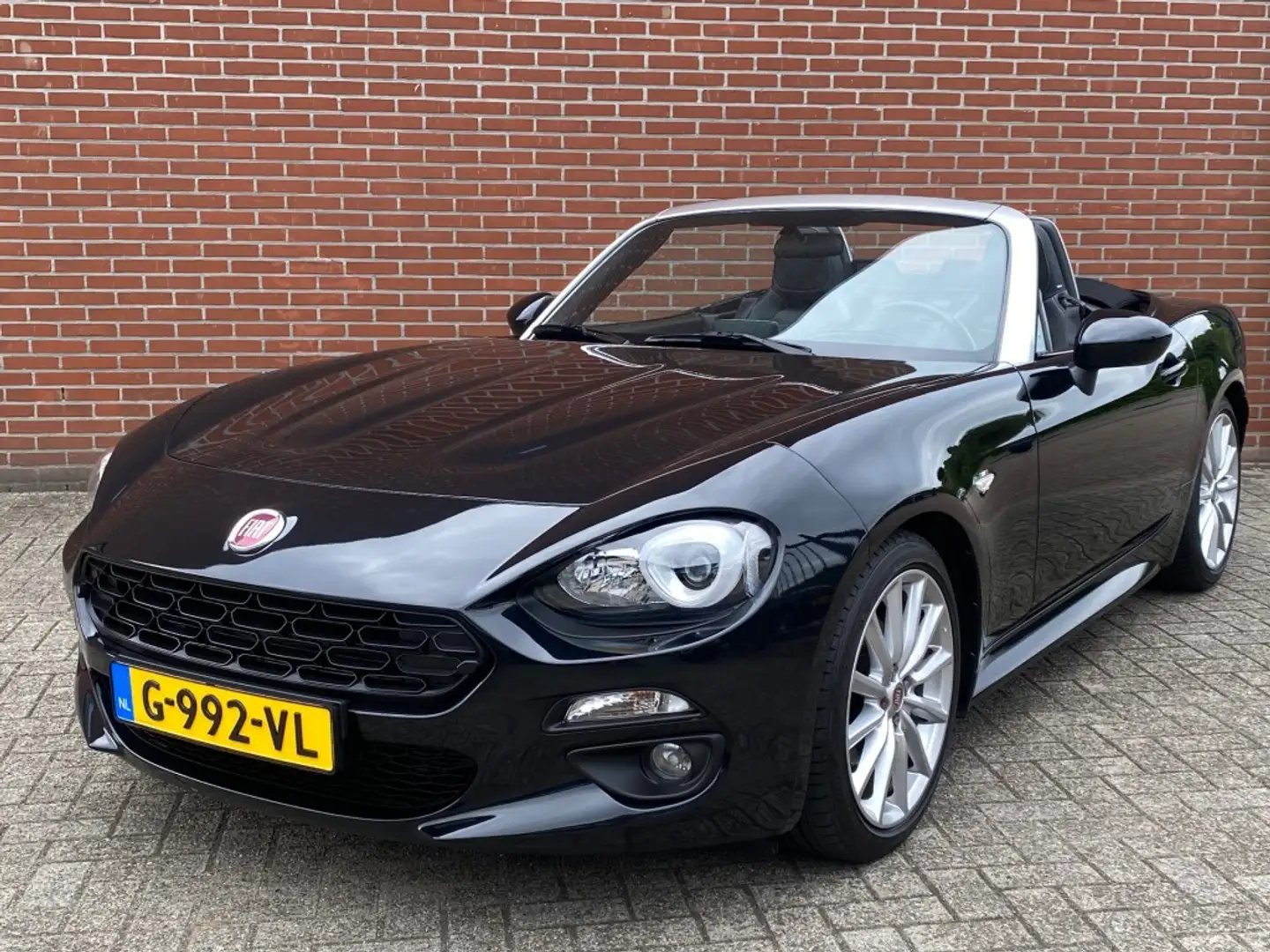 Fiat 124 Spider 1.4 M-AIR T LUSSO NAV CAMERA CRUISE LEER STOELVW D Noir - 2