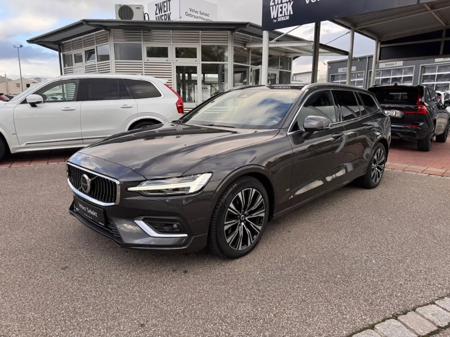 Volvo V60 Ultimate Bright B4 Diesel EU6d HUD AHK Leder Digit Grau - 2