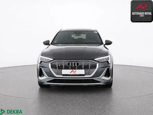 Audi E-Tron view 8