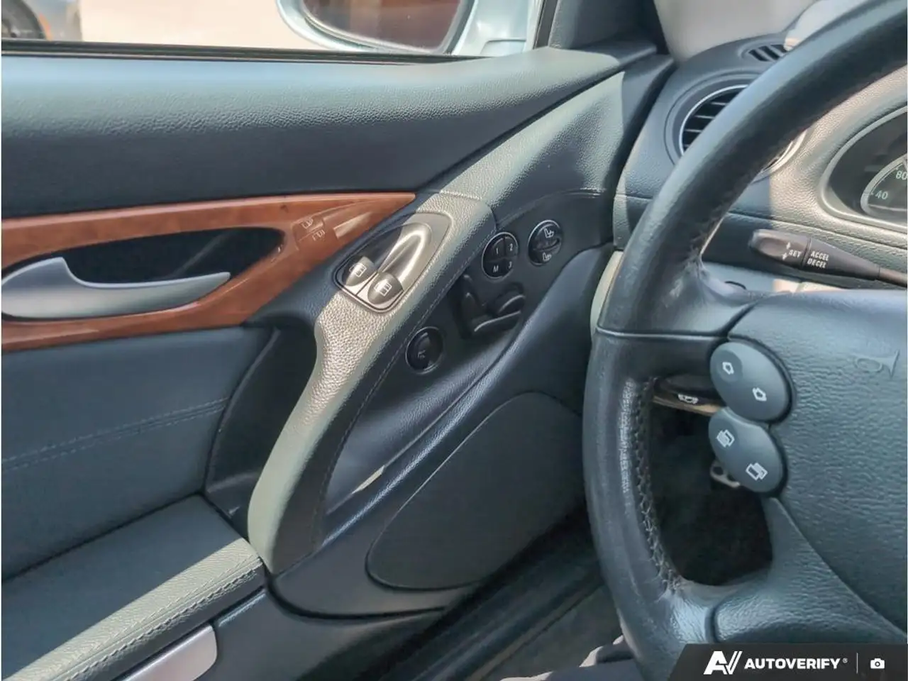 Mercedes-Benz SL снимка Mercedes-Benz SL