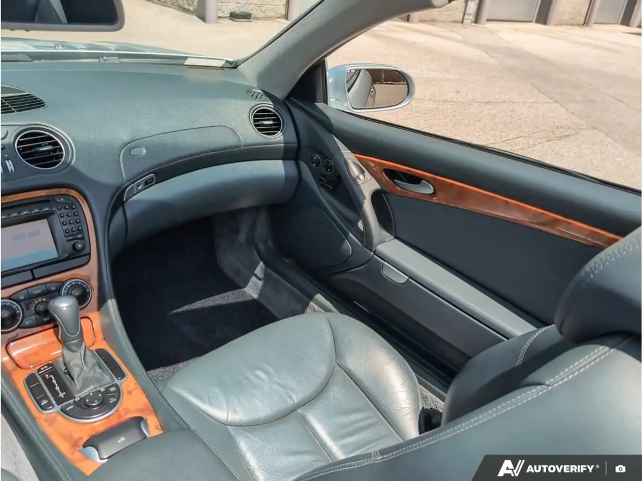Mercedes-Benz SL снимка Mercedes-Benz SL