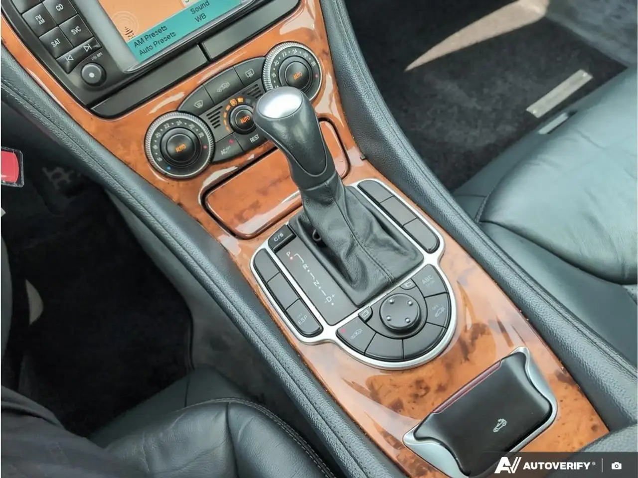 Mercedes-Benz SL снимка Mercedes-Benz SL