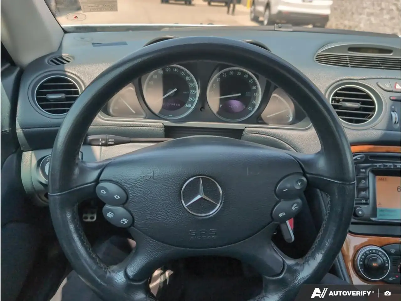 Mercedes-Benz SL снимка Mercedes-Benz SL