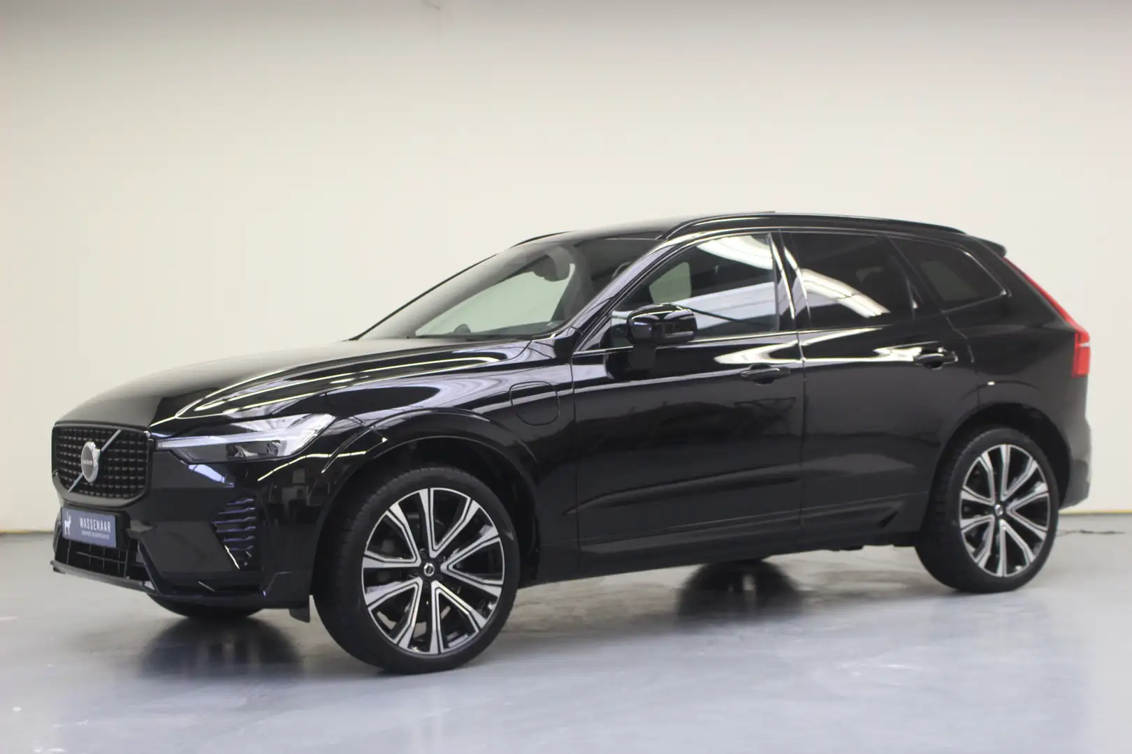 Volvo XC60 T6 Plug-in hybrid AWD R-Design | Rijklaarprijs | T Zwart - 1